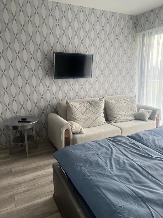 ホテル Black Hut Pension&Restaurant *** Dunajská Streda エクステリア 写真